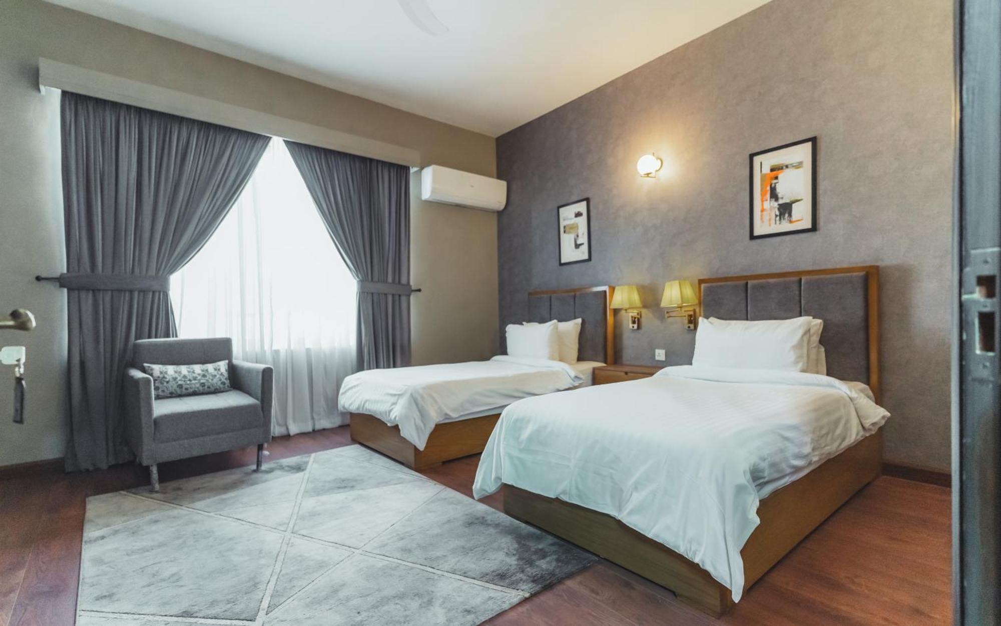 Hillside Residence E-7 By Paramount Hospitality イスラマバード エクステリア 写真